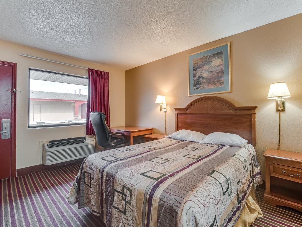 Travelers Inn Мидуэст-Сити Экстерьер фото