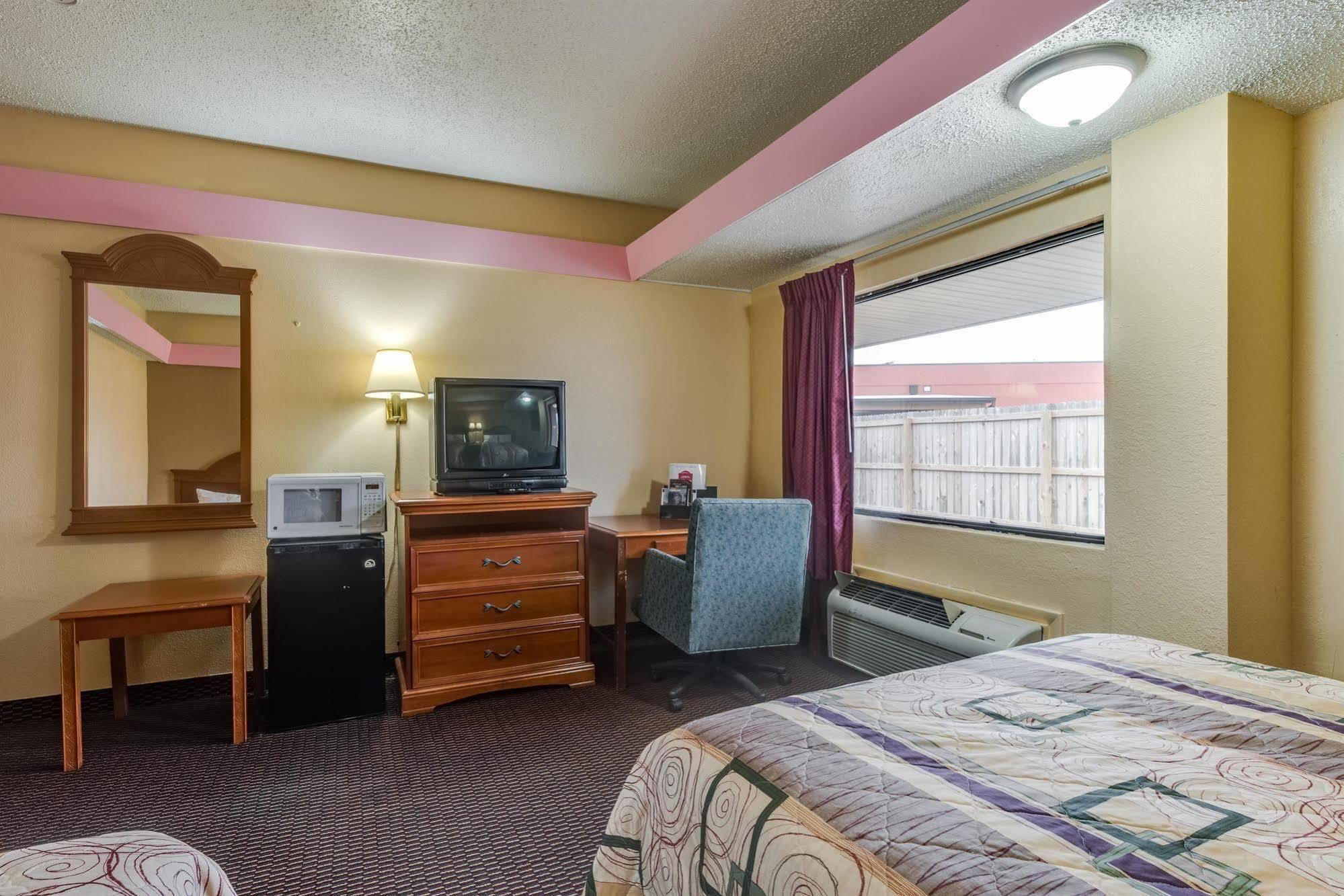 Travelers Inn Мидуэст-Сити Экстерьер фото