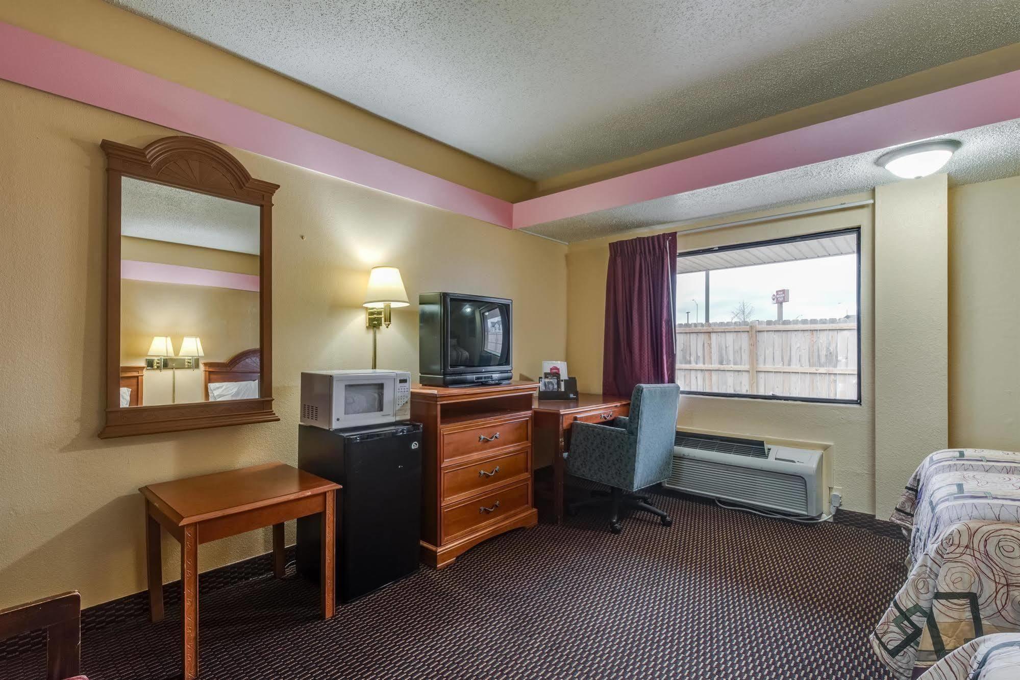 Travelers Inn Мидуэст-Сити Экстерьер фото